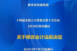 ?周鹏晒与妻儿放烟火照：四年一次的打卡